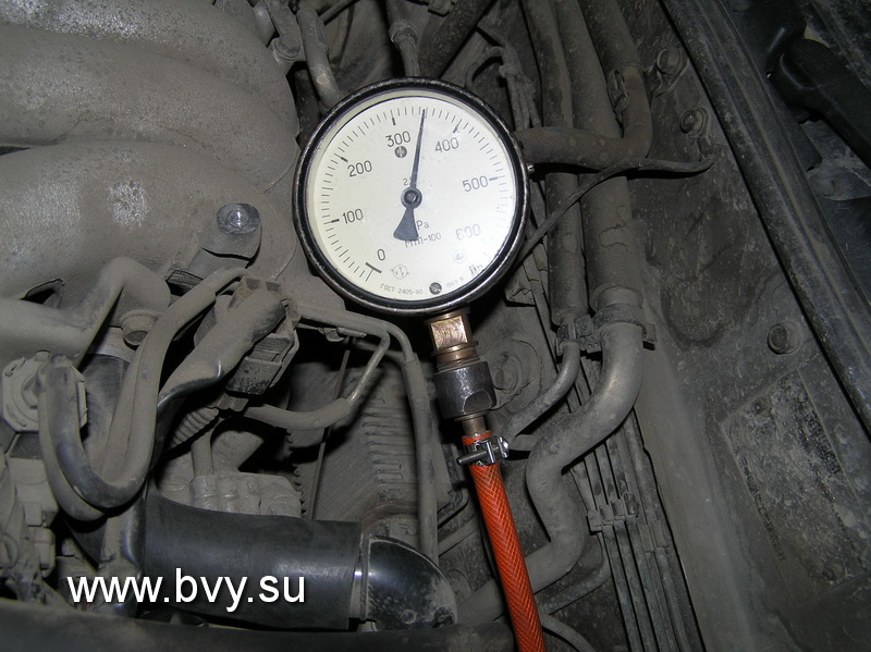 Измерение давления топлива на двигателе ММС